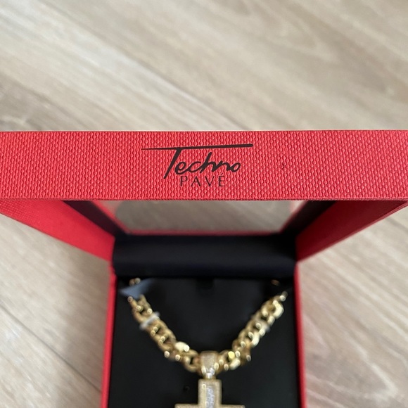 Two tone gold silver bling flashy cross necklace - Picture 4 of 5